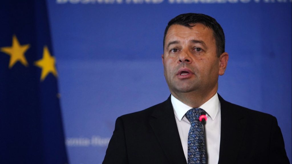 Hurtić nakon odluke inspekcije: Čekam izvinjenje Kordiću, recite mi da li da uđem sprijeda ili sazada