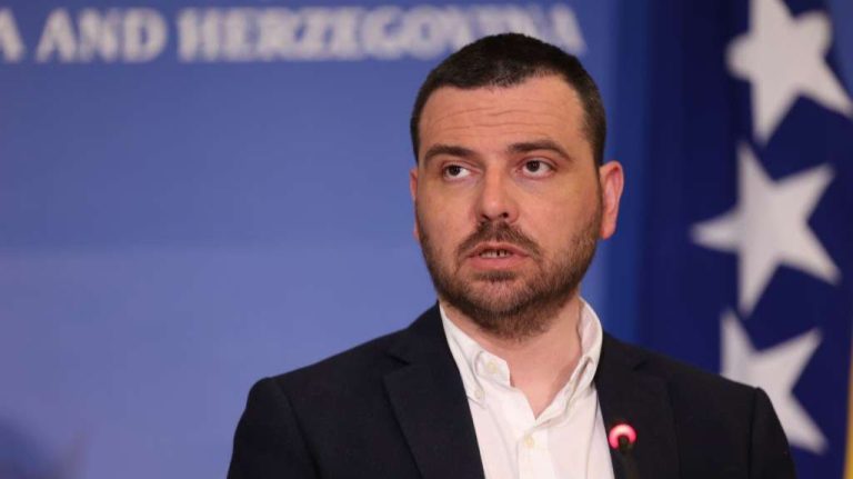 Saša Magazinović. Fena