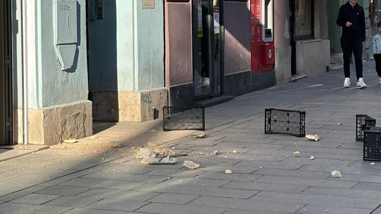 Obrušena fasada. Avaz