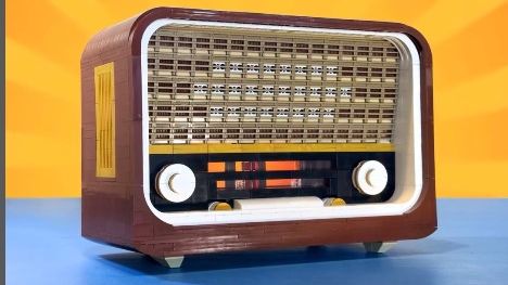 Tehnologija: Starinski radio od lego kockica