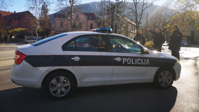 Policajci na ulicama Mostara. Avaz