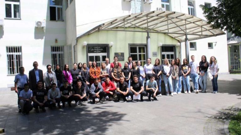 Svakom jablaničkom maturantu. Fena