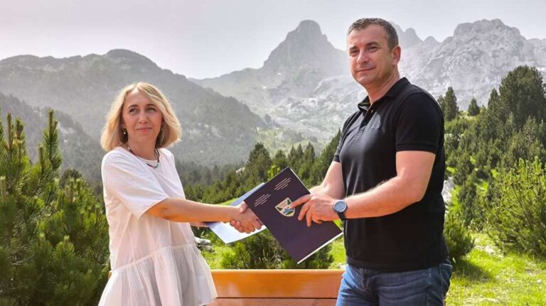 Potpisan ugovor. Fmot