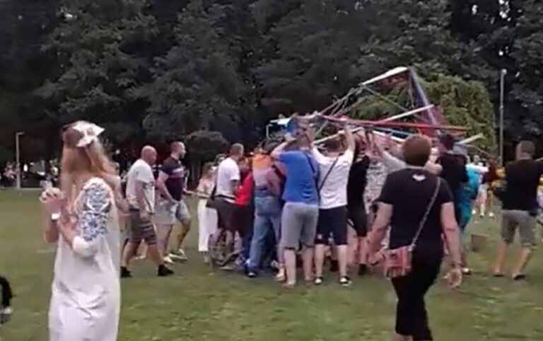 Roditelji spašavali djecu. Facebook