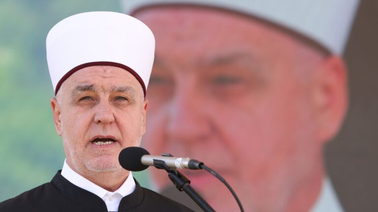 Reisul-ulema Islamske zajednice u Bosni i Hercegovini Husein-ef. Kavazović. MINA