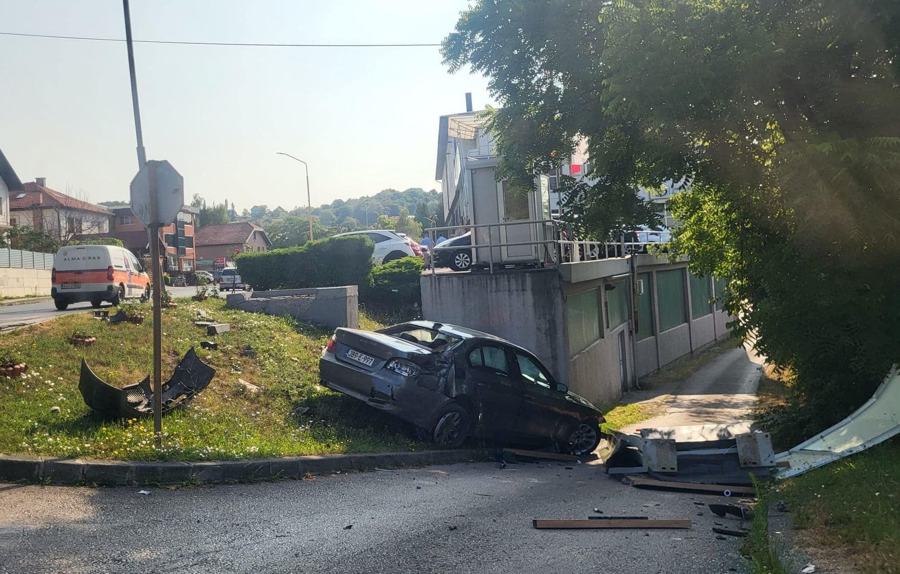 Automobilom završio na travnjaku. A. Bešić