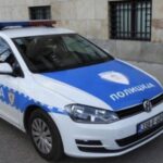Nakon višesatnih pregovora sišao sa drveta