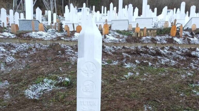 Postavljanje nišana i spomen ploča. Fena