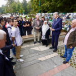 U Velikom parku u Sarajevu otvorena izložba ,,Bol majki Srebrenice”, autora Ahmeta Bajrića-Blicka