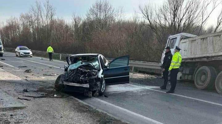 Uništeno vozilo. Teretnjaci.ba