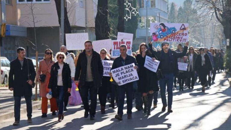 Prosvjetni radnici HNK-a. Fena