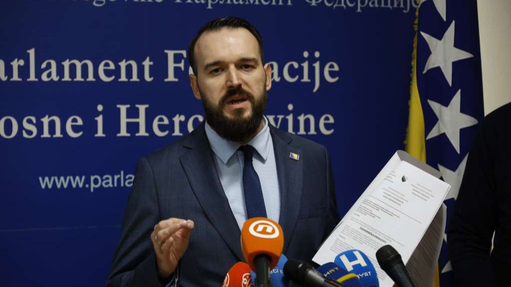 Admir Čavalić. Fena