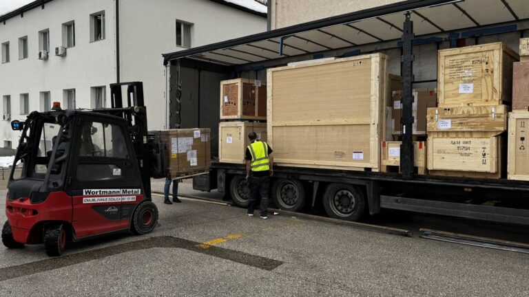 Isporučeni novi linearni akceleratori. UKC Tuzla