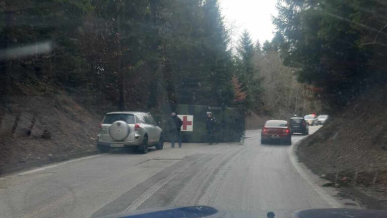 Prevrnuto vozilo OS BiH. Avaz