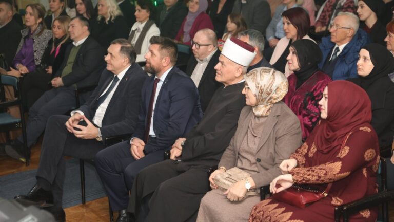 Dodik na svečanoj akademiji. Platforma X