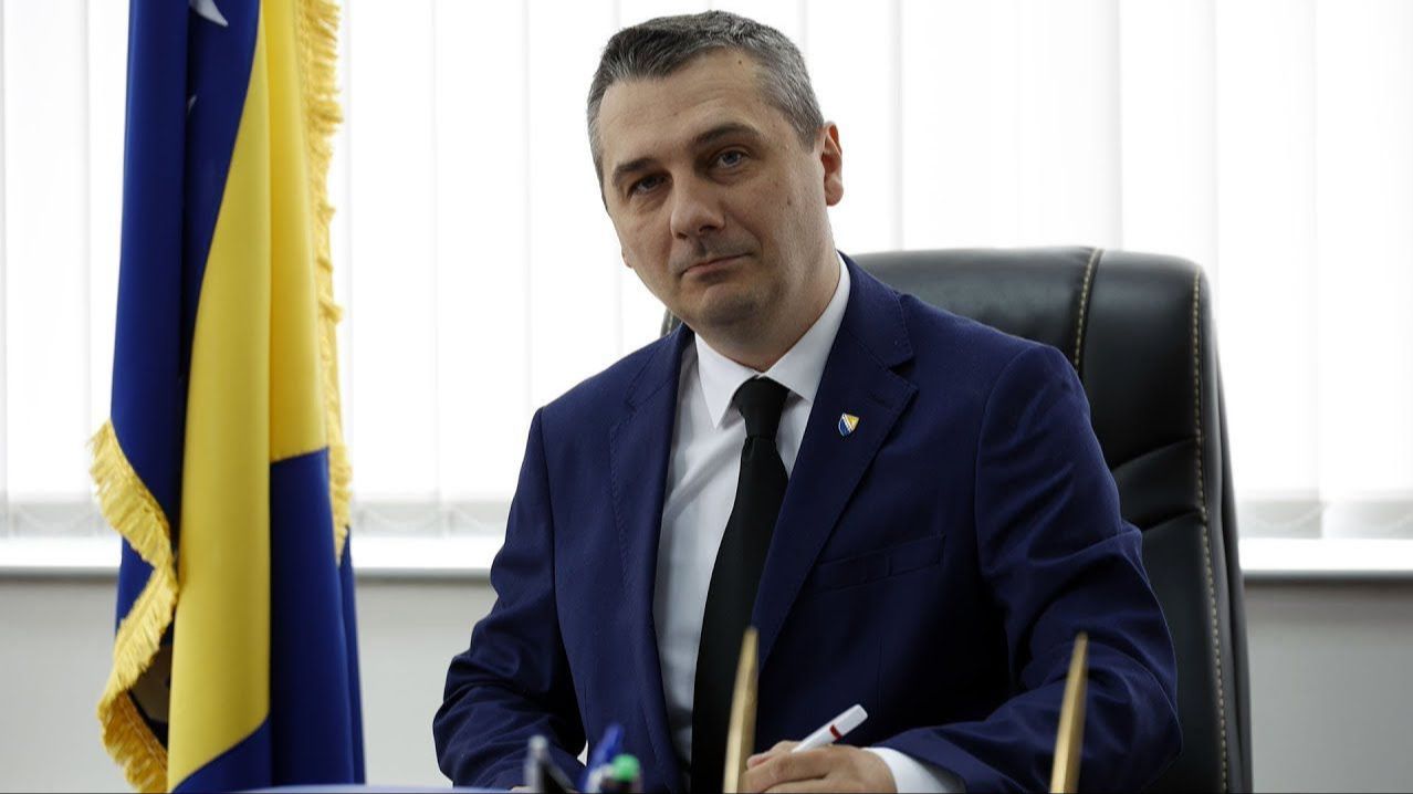 Nerin Dizdar. Federalno ministarstvo raseljenih osoba i izbjeglica