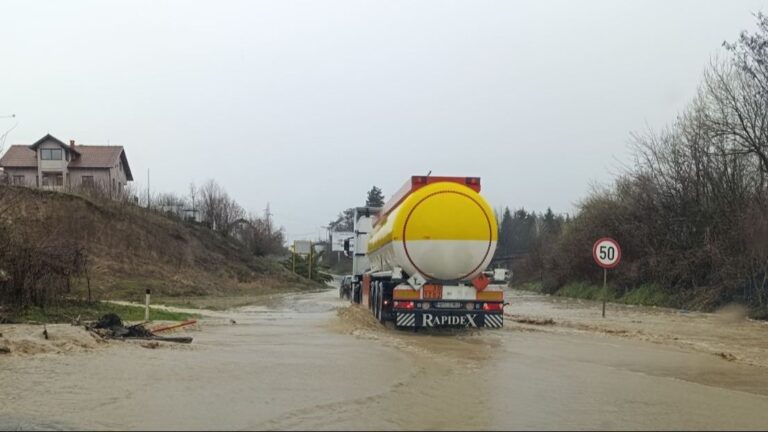 Regionalni put u Pločniku kod Doboja. Facebook