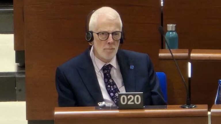 Stjuart Dikson. Fena