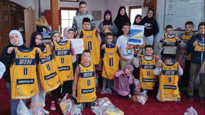 Pokloni za najmlađe. Instagram