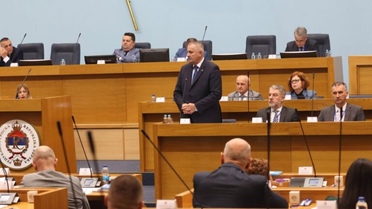Radovan Višković. Srna