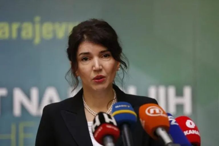 Prof. dr. Larisa Velić