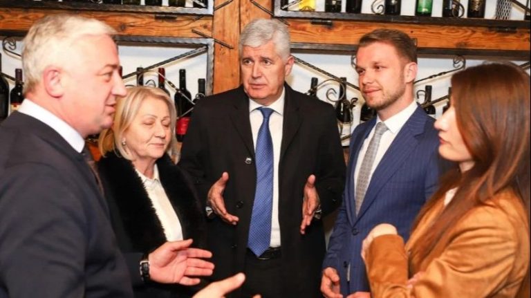 Sastanak na Kupresu. Facebook