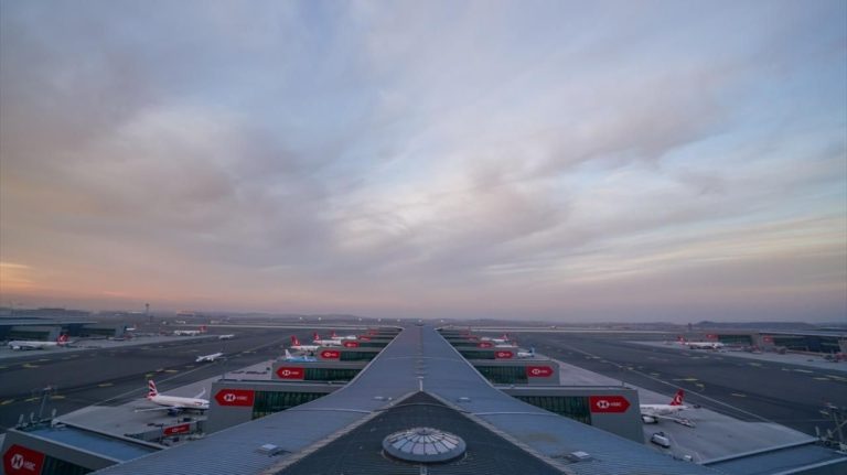 Aerodrom Istanbul. Platforma X