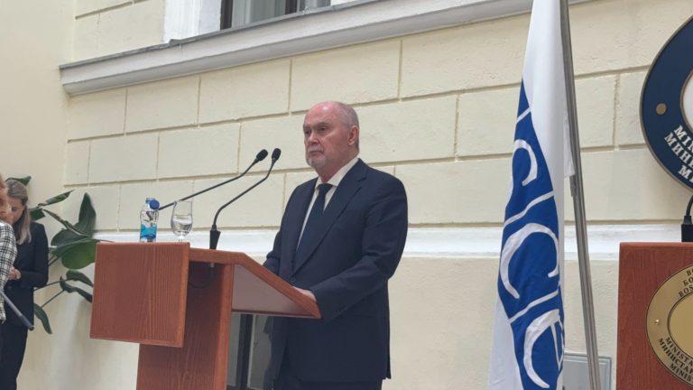 Feridun H. Sinirliolu. M. Ovčina / Avaz