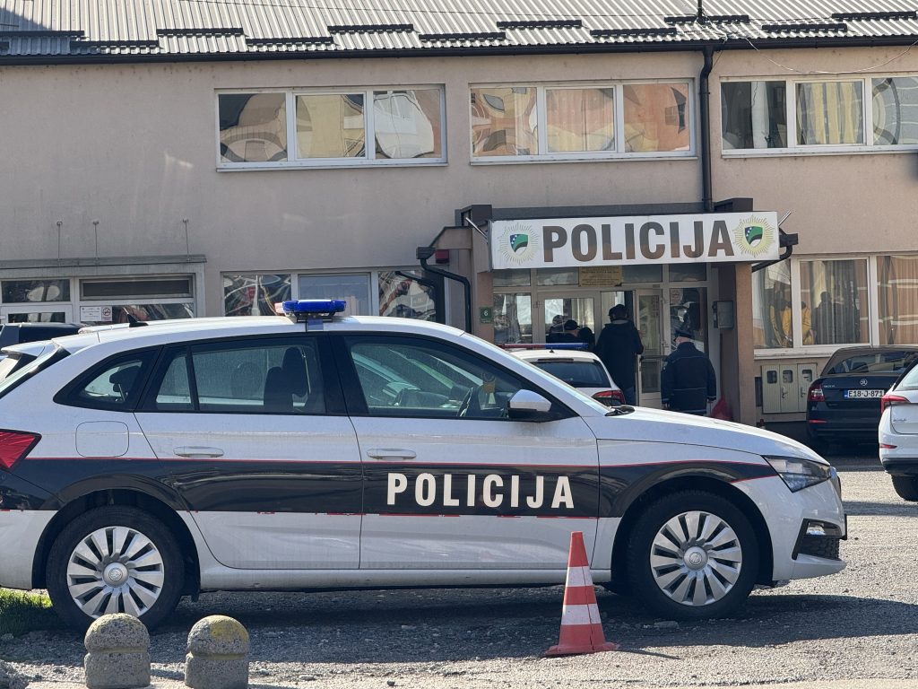 Drama u Kalesiji: Privedeni muškarac (31) preminuo u policijskim prostorijama nakon prijave porodičnog nasilja