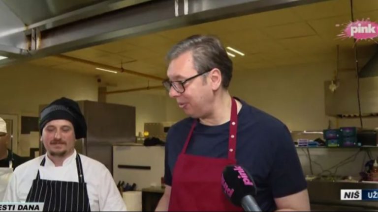 Vučić za roštiljem. Screenshot