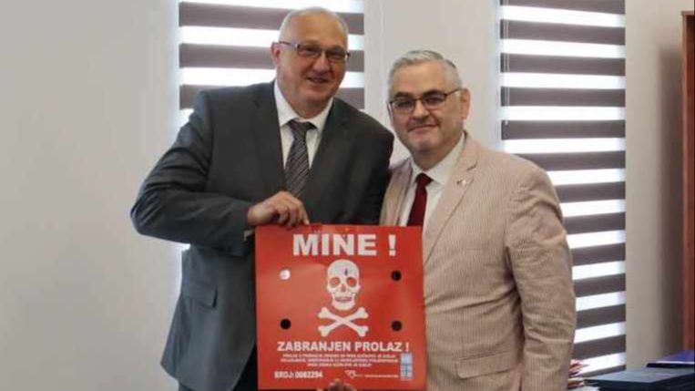 Sa ceremonije. Mreža X