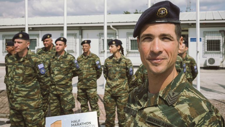 Voulkos s vojnicima EUFOR-a. Mreža X
