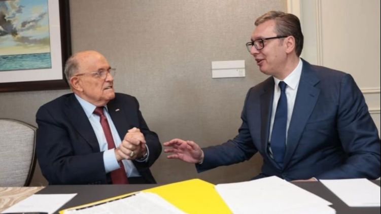 Rudi Đulijani s Vučićem. Screenshot