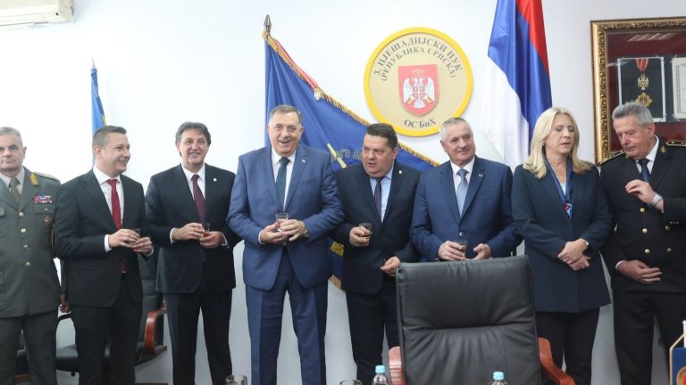 Predstavnici RS-a u posjeti kasarni Kozara. Platforma X/Milorad Dodik