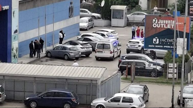 Policija i Hitna na mjestu ubistva. ATV