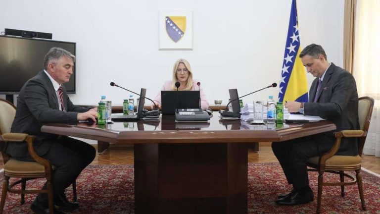 S današnje sjednice Predsjedništva BiH. Predsjedništvo BiH