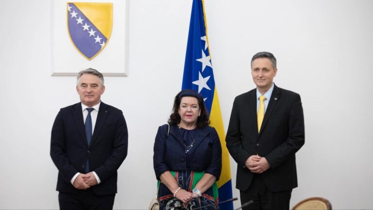 Pirs s članovima Predsjedništva BiH Željkom Komšićem i Denisom Bećirovićem. Facebook