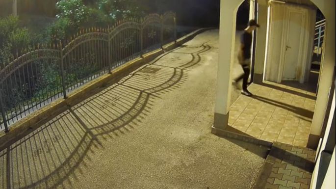 Muškarac opljačkao džamiju. Screenshot