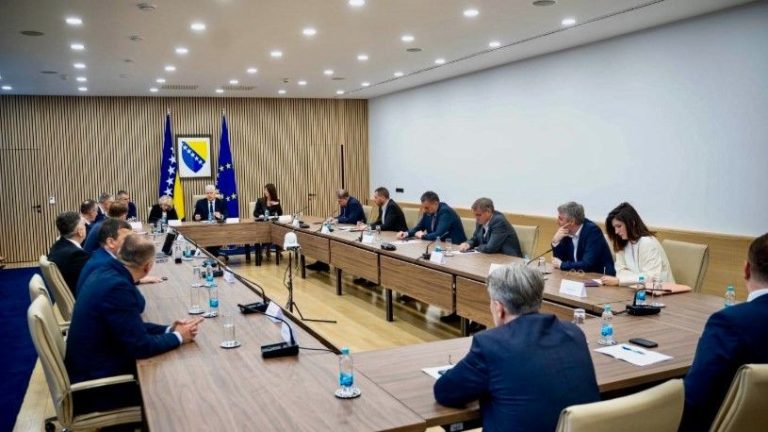 Jedan od ranijih sastanaka. BHRT