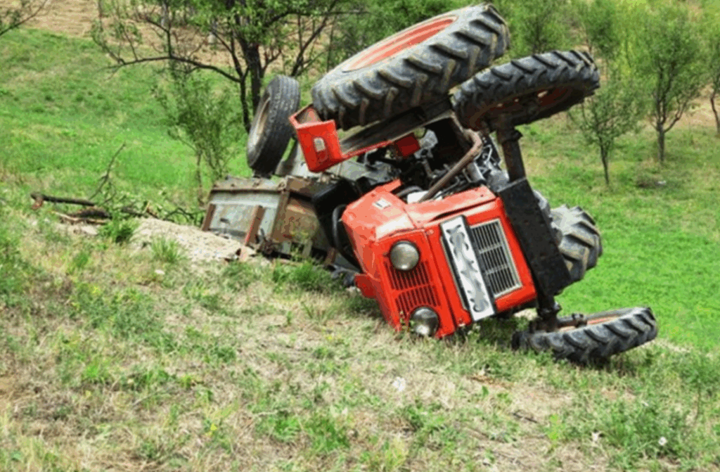 Tragedija kod Bosanske Dubice: Poginuo vozač nakon prevrtanja traktora