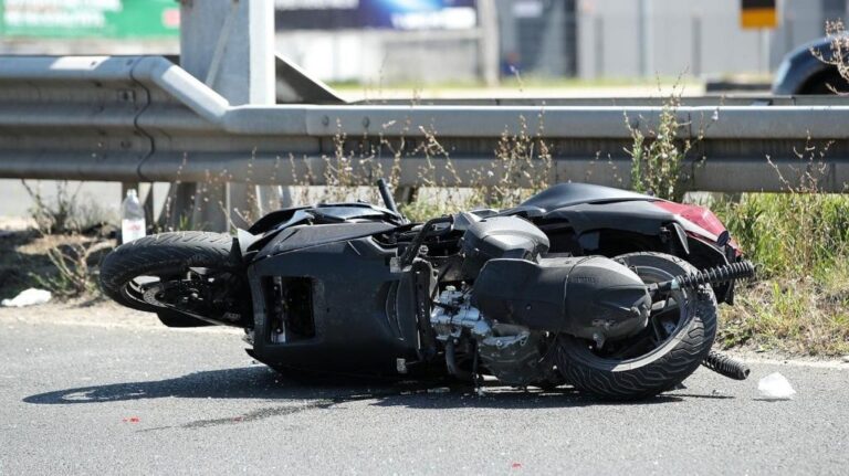 Motociklom udario u ogradu. Avaz