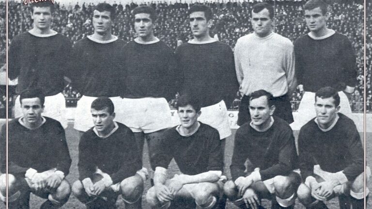 Šampionski tim Sarajeva: Stoje: Prljača, Jesenković, Bajić, Muzurović, Sirćo i Fazlagić; Čuče: Prodanović, Šiljkut, Musemić, Blažević i Antić. Bordovremeplov.ba
