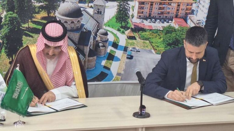 Potpisivanje ugovora. Radio Foča