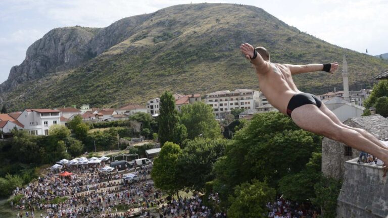 Popularna manifestacija. Avaz