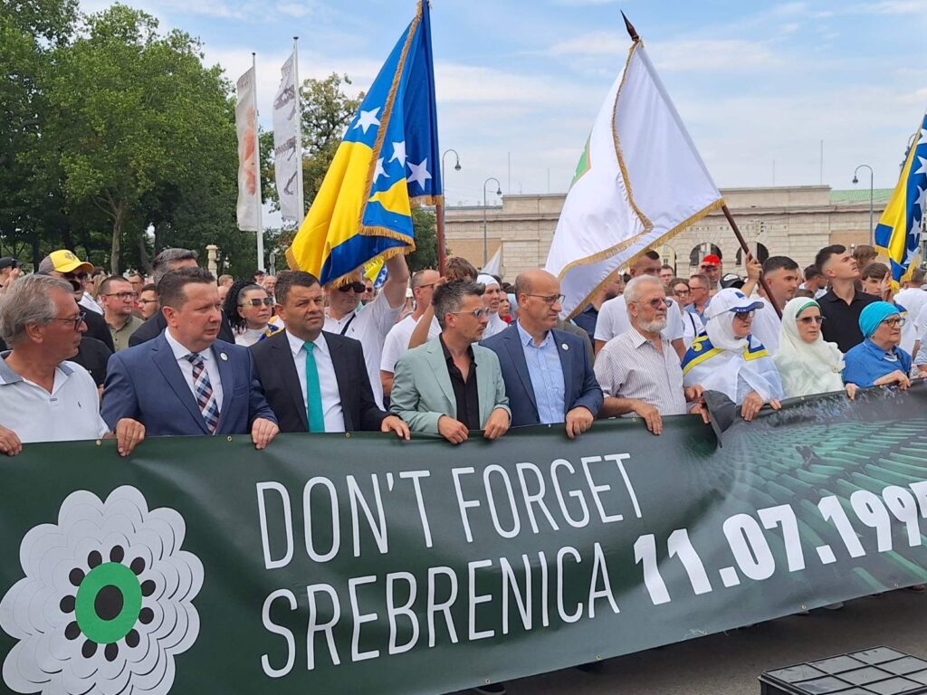 Ministar Hurtić učesnik Marša mira u Beču povodom obilježavanja 30. godišnjice genocida u Srebrenici (FOTO)
