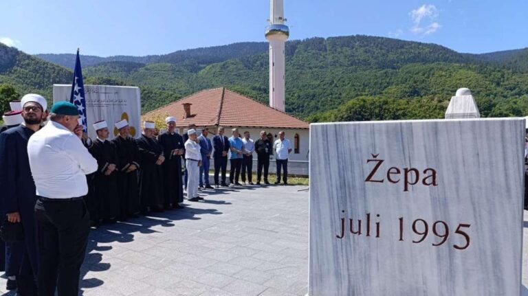 Prisutnima se obratio i zastupnik u Parlamentu Bosne i Hercegovine Džemal Smajić. FENA