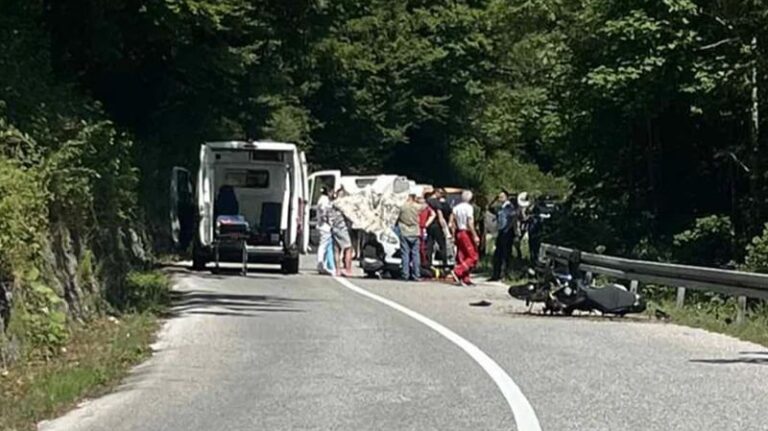 Teška saobraćajna nesreća na magistralnom putu Foča-Gacko odnijela život motocikliste. ATV