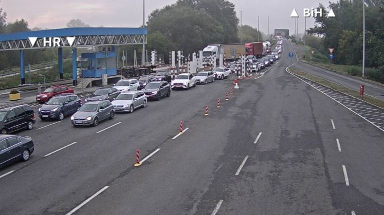Gužve na izlazu iz BiH u Bosanskoj Gradišci. HAK