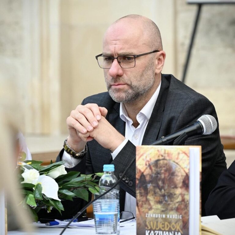 Jajce - Desant autokracije na grad anarhije. Facebook