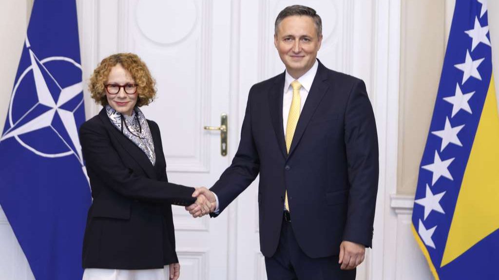 Denis Bećirović i Radmila Šekerinska. FENA